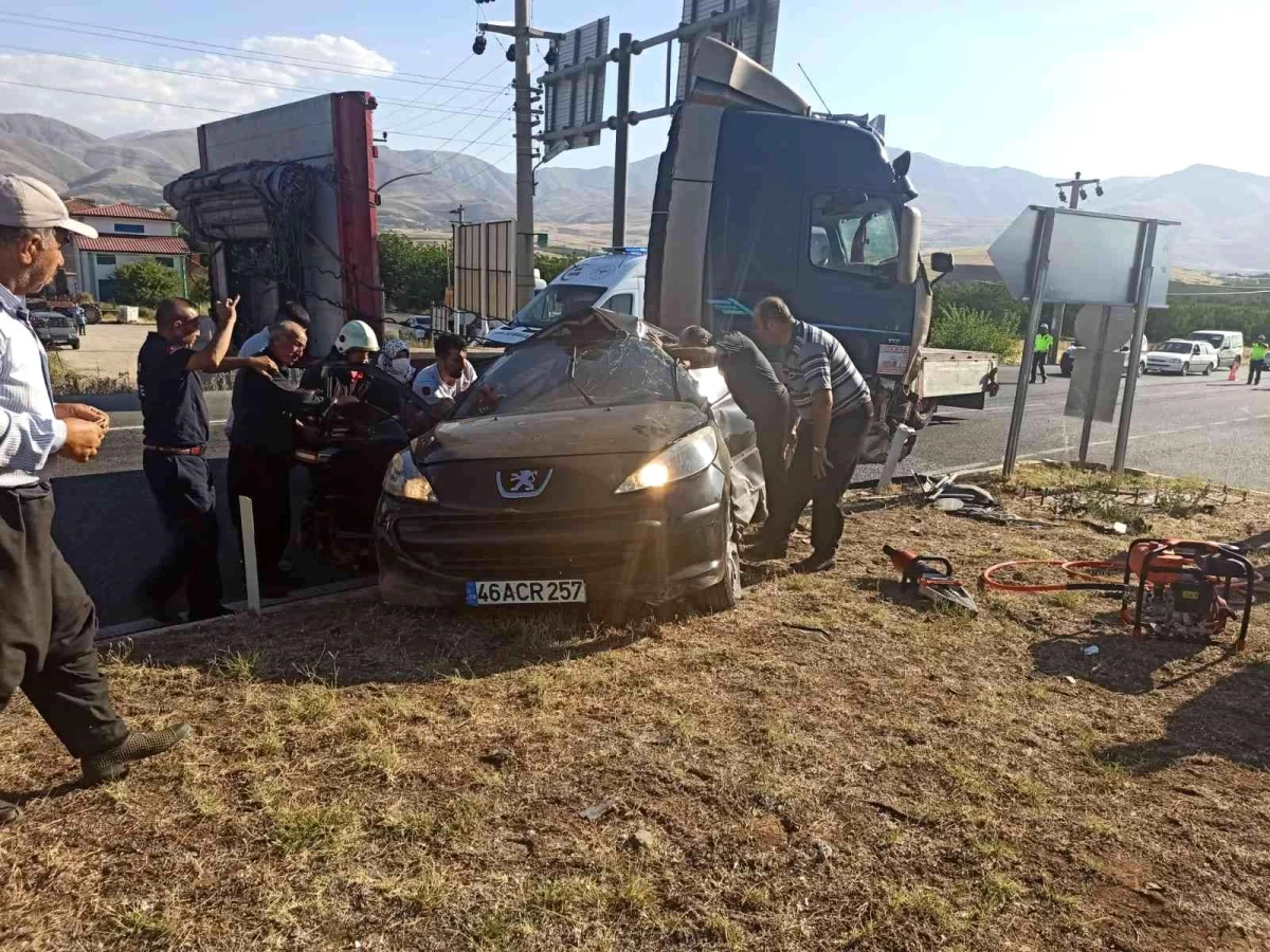 Malatya\'da iki araç çarpıştı: 1 yaralı