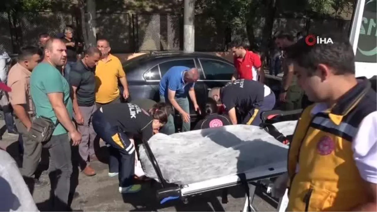 Motosiklet otomobille çarpıştı: 1 yaralı