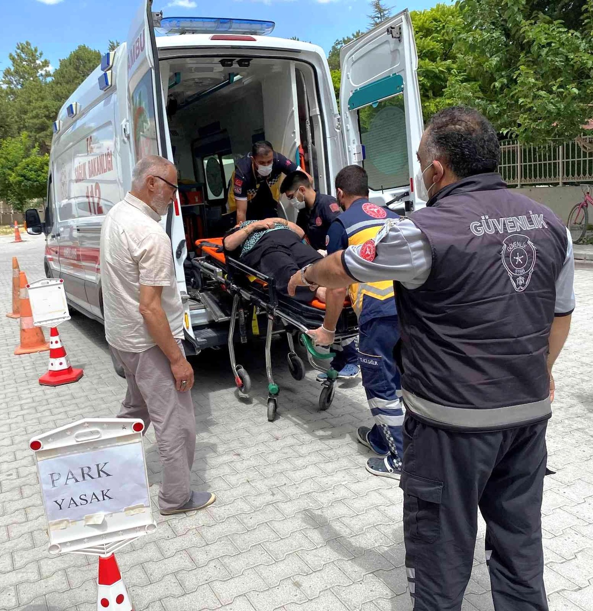 Son dakika haberi: Motosikletin çarptığı yaya hastanelik oldu