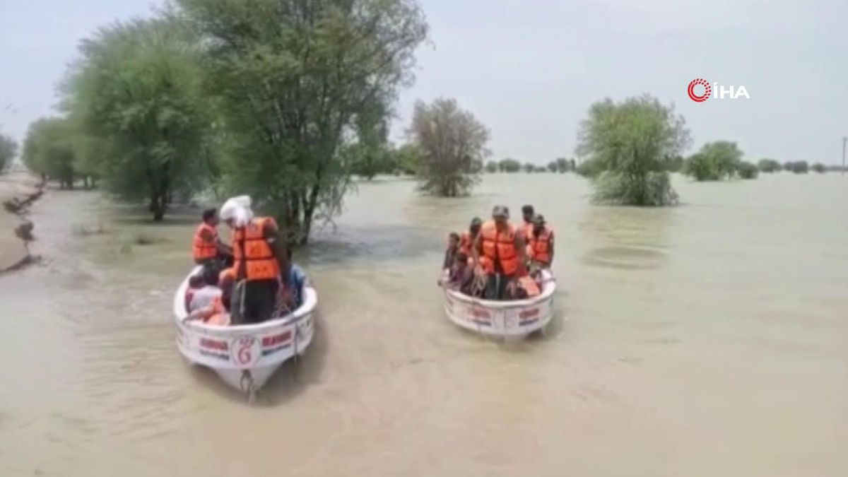 Son dakika... Pakistan\'da bot alabora oldu: 19 ölü
