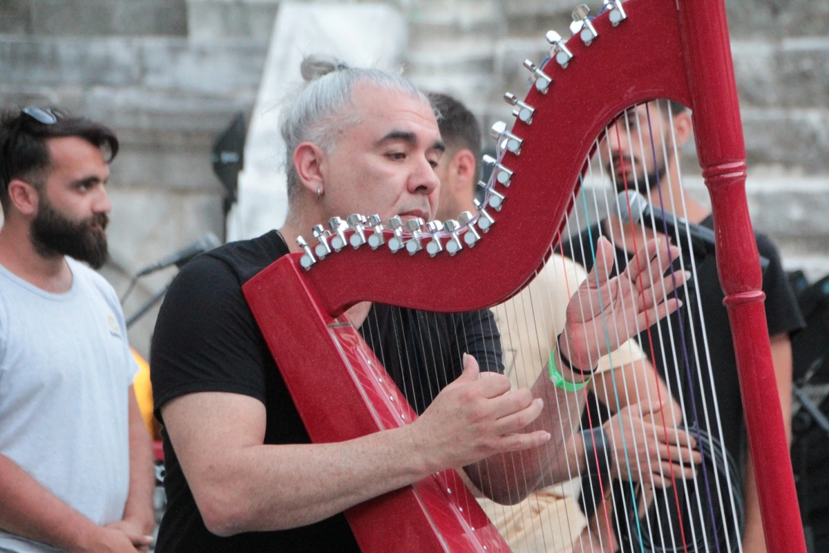 Victor Espinola, Aspendos Antik Tiyatrosu\'nda sahne aldı