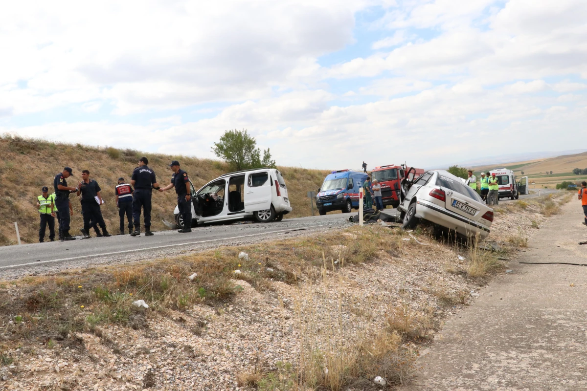 Son dakika 3. sayfa: Yozgat\'ta feci kaza: 2 ölü, 4 yaralı