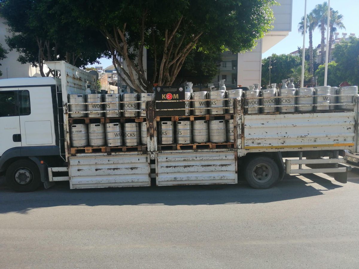 Antalya\'da 10 bin litre sahte içki ele geçirildi
