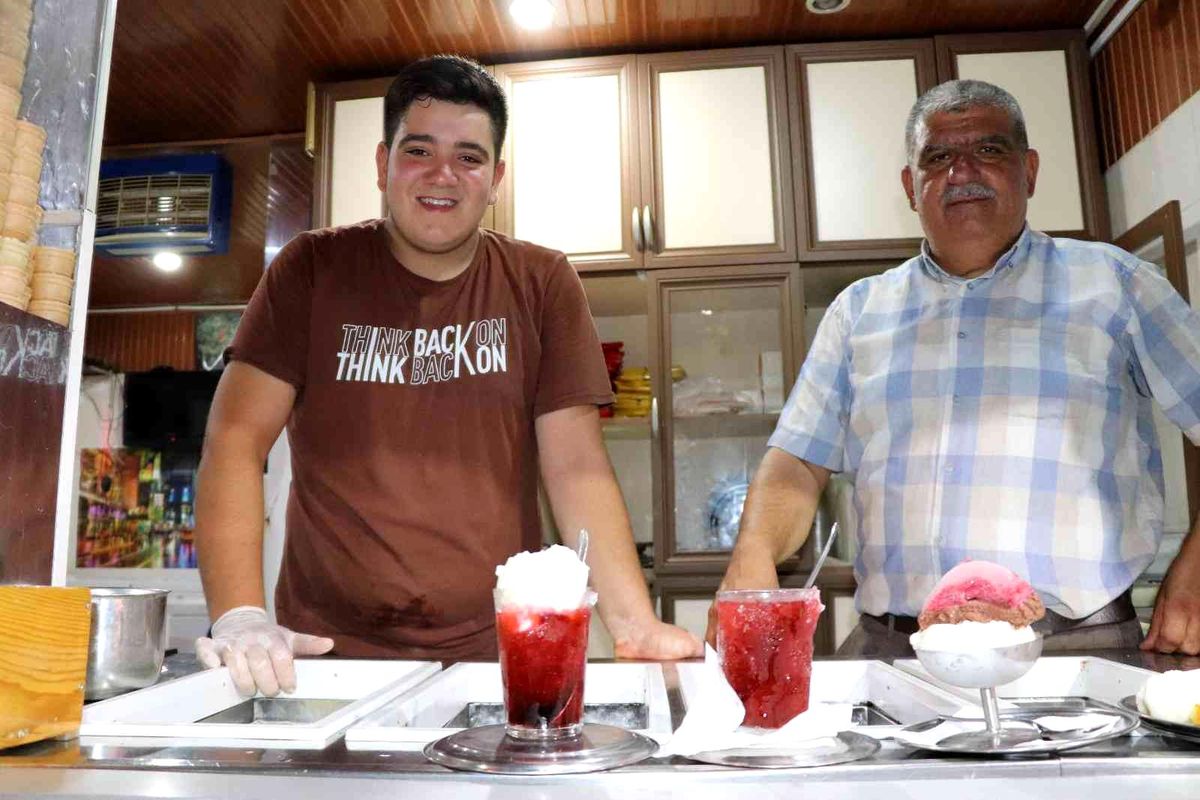 Aşırı sıcaklarda böyle serinliyorlar