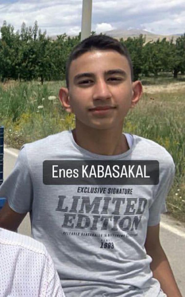 Henüz 16 yaşındaydı! Arkadaşının domuz sanıp vurduğu Enes öldü Henüz 16 yaşındaydı! Arkadaşının domuz sanıp vurduğu Enes öldü