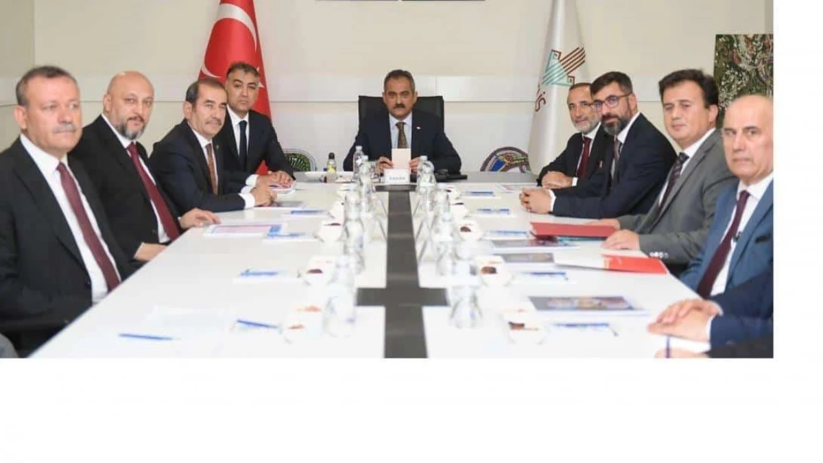 Milli Eğitim Bakanı Özer, Bitlis\'te Eğitim Değerlendirme Toplantısı\'na katıldı Açıklaması