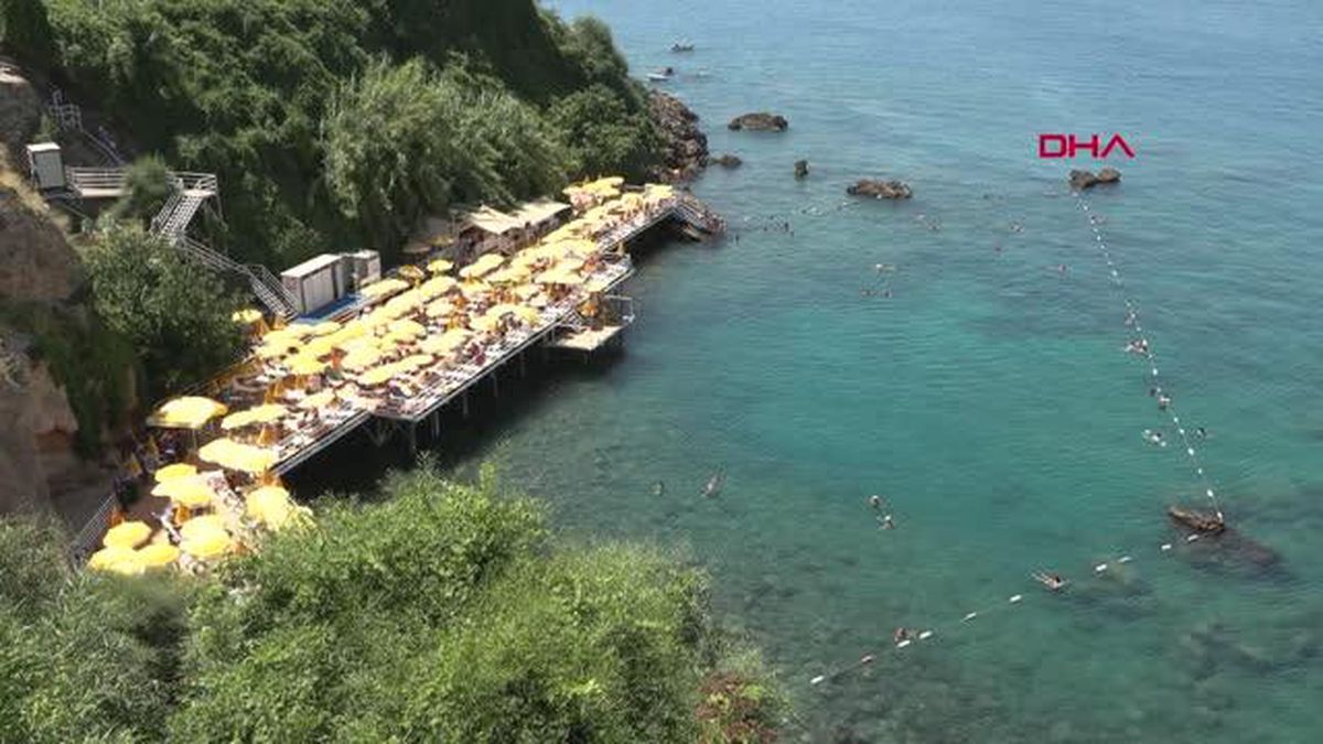 BELEDİYENİN PLAJINDA ÇALIŞANLARA SALDIRDILAR