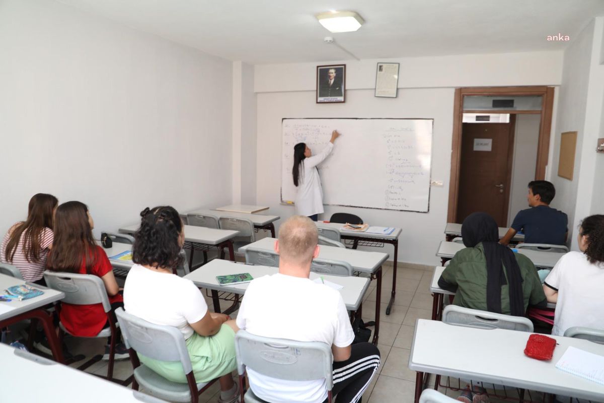 Burhaniye'de Üniversiteye Hazırlık Kursu Başladı