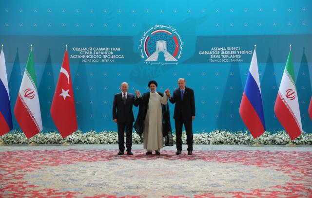 Cumhurbaşkanı Erdoğan'dan Tahran'daki üçlü zirvede net mesaj: Milli güvenliğimize kast edenleri Suriye'den söküp atmakta kararlıyız