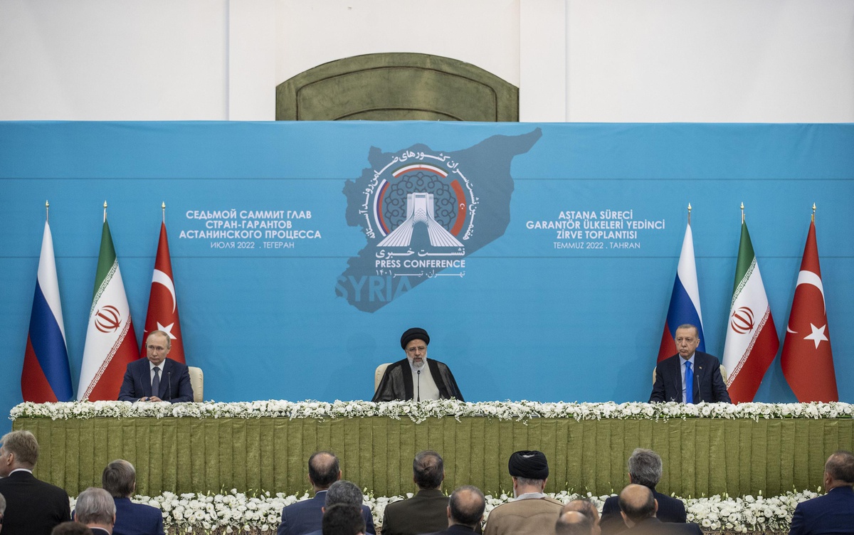 Cumhurbaşkanı Erdoğan, Türkiye-İran-Rusya Üçlü Zirvesi\'nin açılışında konuştu: (2)