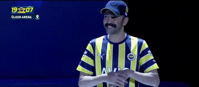 Ece Seçkin'in konser verdiği Fenerbahçe forma lansmanında ünlüler geçidi yaşandı