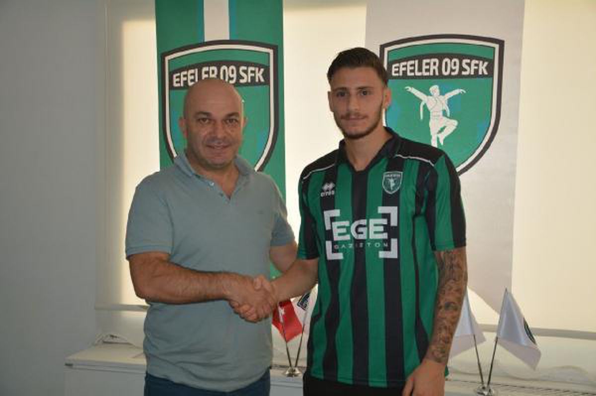 Efeler 09, sağ kanada Murat\'ı aldı