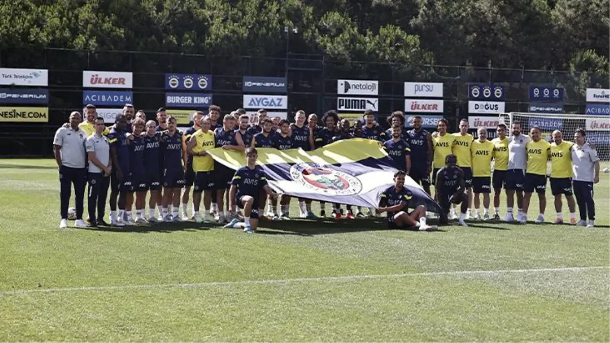 Fenerbahçe\'nin yeni sezon formalarında yıldız detayı! Düzenlenen etkinlikle tanıtıldı