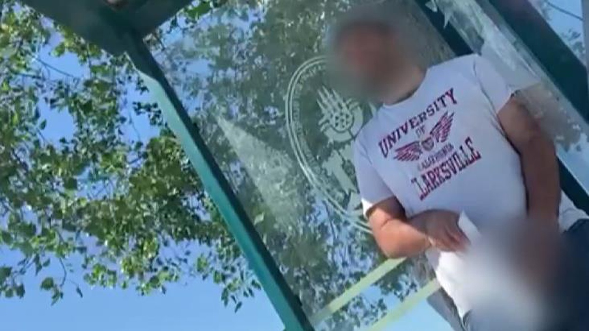 Otobüs durağındaki kadına cinsel organını gösteren kişinin FETÖ\'den ihraç edilen eski polis olduğu anlaşıldı