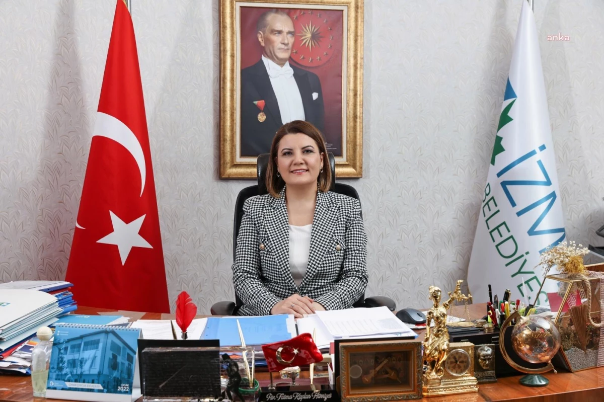 İzmit Belediye Başkanı Hürriyet\'ten AKP Meclis Üyesi Tutuş\'a: "Daha Gündem Maddesini Bilmiyor, Vah Ki Ne Vah"