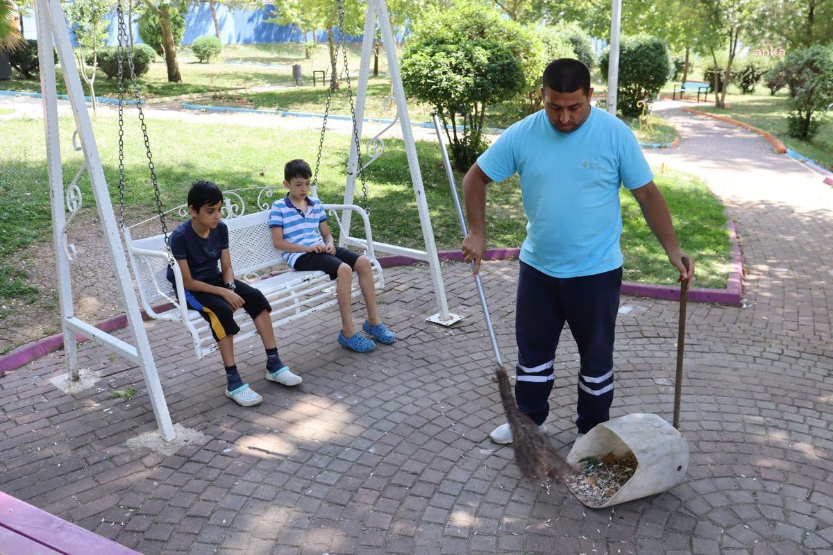 İzmit Belediyesi Ekipleri, Yeşil Alanlarda Temizlik Çalışmalarına Devam Ediyor
