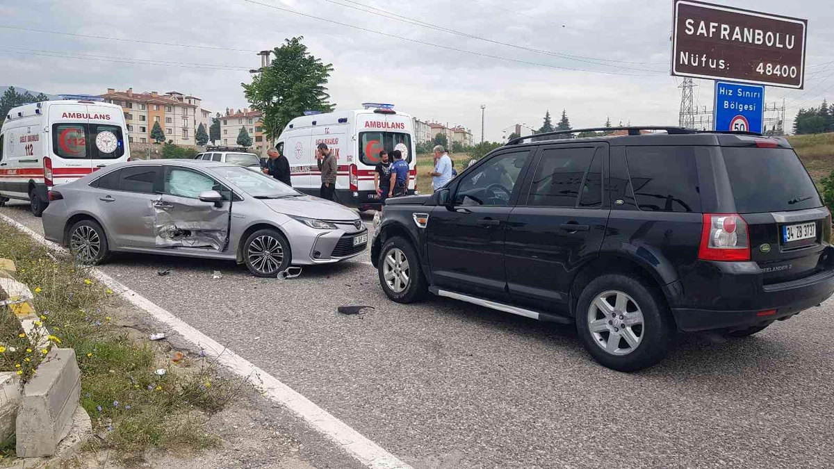 Karabük\'te iki ayrı trafik kazası: 1\'i çocuk 2 yaralı
