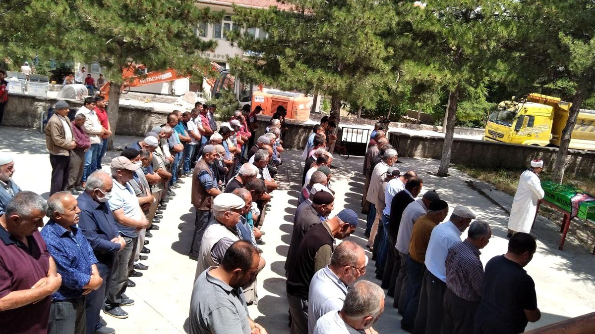 Kardeşi tarafından öldürülen kadın toprağa verildi
