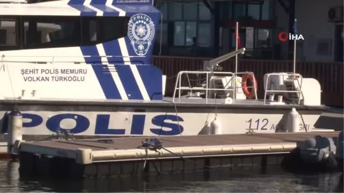 Konak'ta vapurdaki yolcuların fark etmesi sonucu denizde erkek cesedi bulundu