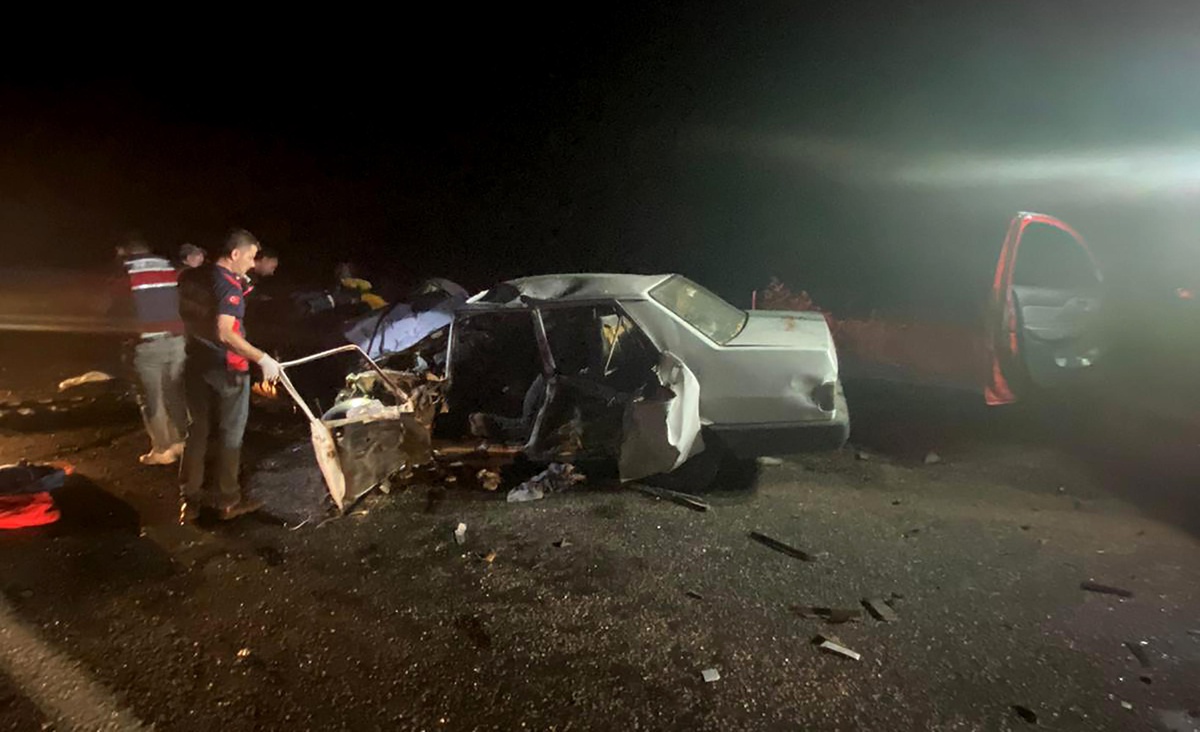 Kütahya\'da zincirleme trafik kazasında 2 kişi öldü, 8 kişi yaralandı