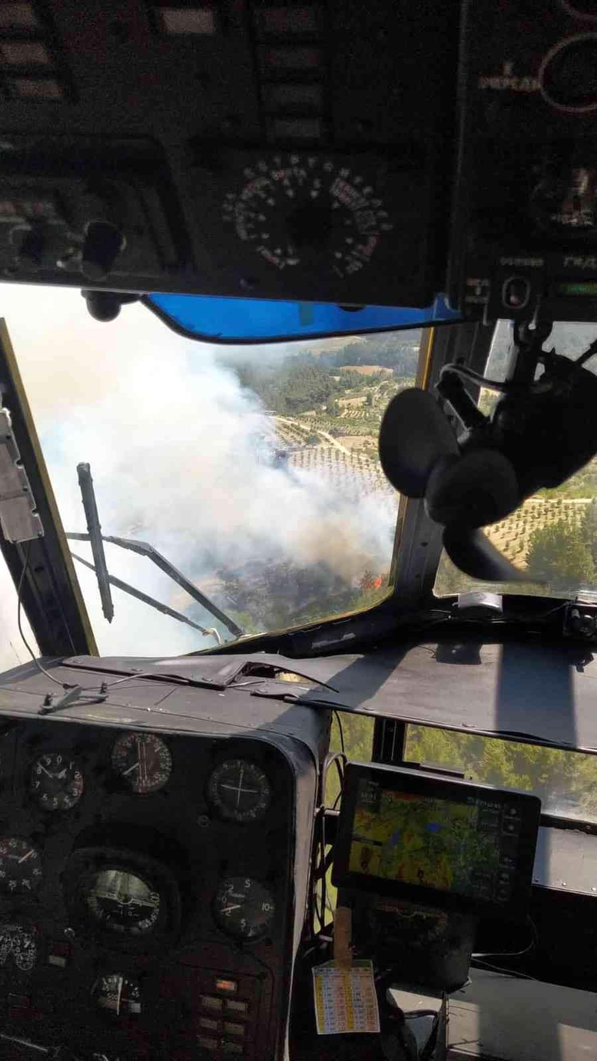 Manisa\'daki orman yangınına 5 uçak ve 8 helikopter müdahale ediyor