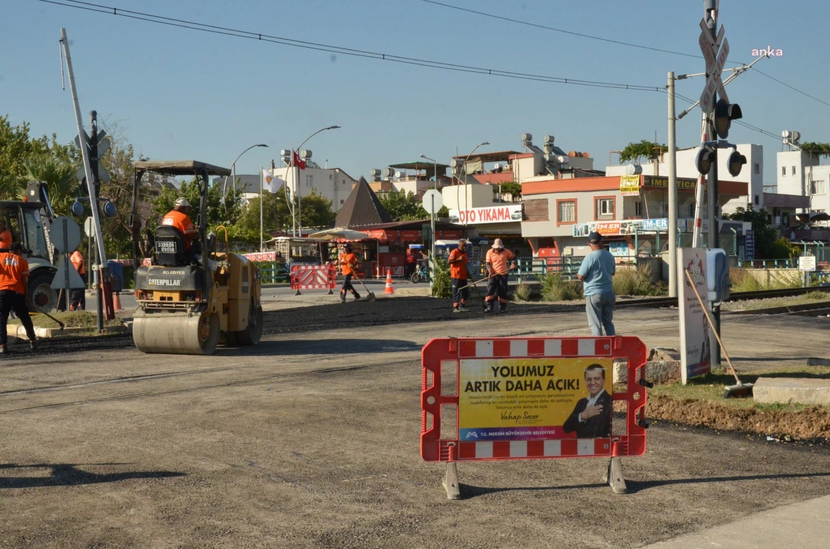 Mersin Büyükşehir ve Tcdd Ekipleri, Hemzemin Geçitlerde Düzenleme Çalışmalarını Sürdürüyor