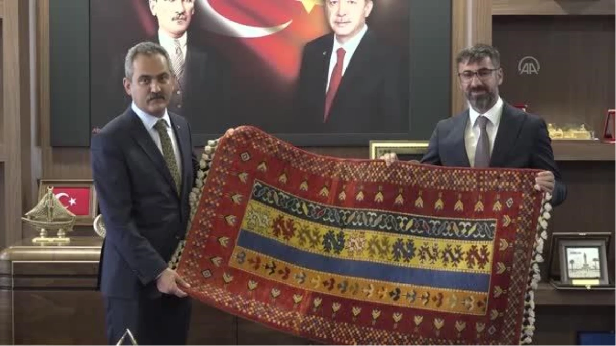 Milli Eğitim Bakanı Özer, Tatvan Belediyesini ziyaret etti