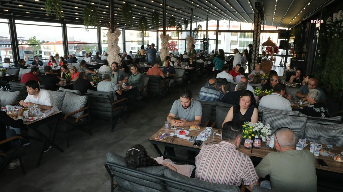 Odunpazarı Belediye Başkanı Kurt, Vadişehirli Yurttaşlarla Bir Araya Geldi