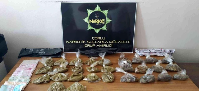 Polis uyuşturucuyu toprağa gömülü buldu Polis uyuşturucuyu toprağa gömülü buldu