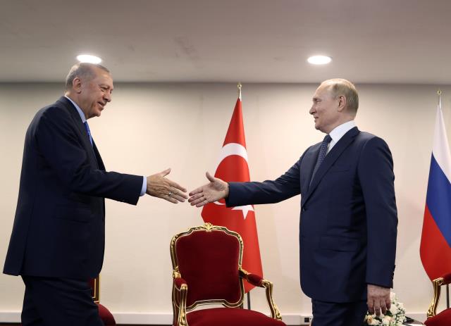 Putin ile görüşen Cumhurbaşkanı Erdoğan'dan ilk sözler: Buradan alacağımız netice tüm dünyayı etkileyecek Putin ile görüşen Cumhurbaşkanı Erdoğan'dan ilk sözler: Buradan alacağımız netice tüm dünyayı etkileyecek