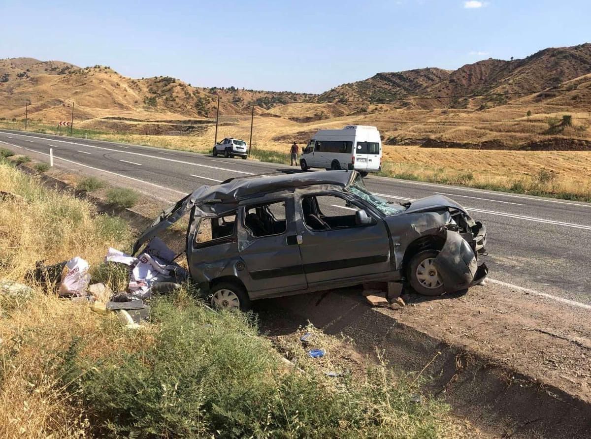 Siirt'te kamyonetin devrilmesi sonucu 1'i ağır, 3 kişi yaralandı