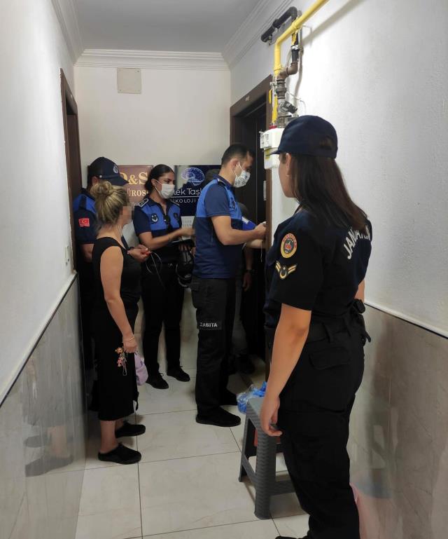 'Ünlülerin psikoloğu'nun diploması ve klinik açma yetkisi yokmuş 'Ünlülerin psikoloğu'nun diploması ve klinik açma yetkisi yokmuş