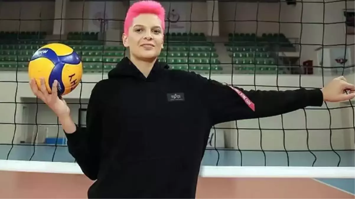 Ebrar Karakurt sosyal medya paylaşımıyla yeniden gündemde! Nasreddin Hoca heykelinin önünde poz verdi