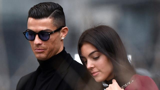 Yok artık Ronaldo! Süper yıldızın cinsel organını büyüttürmesi hayranlarında deprem etkisi yarattı Yok artık Ronaldo! Süper yıldızın cinsel organını büyüttürmesi hayranlarında deprem etkisi yarattı