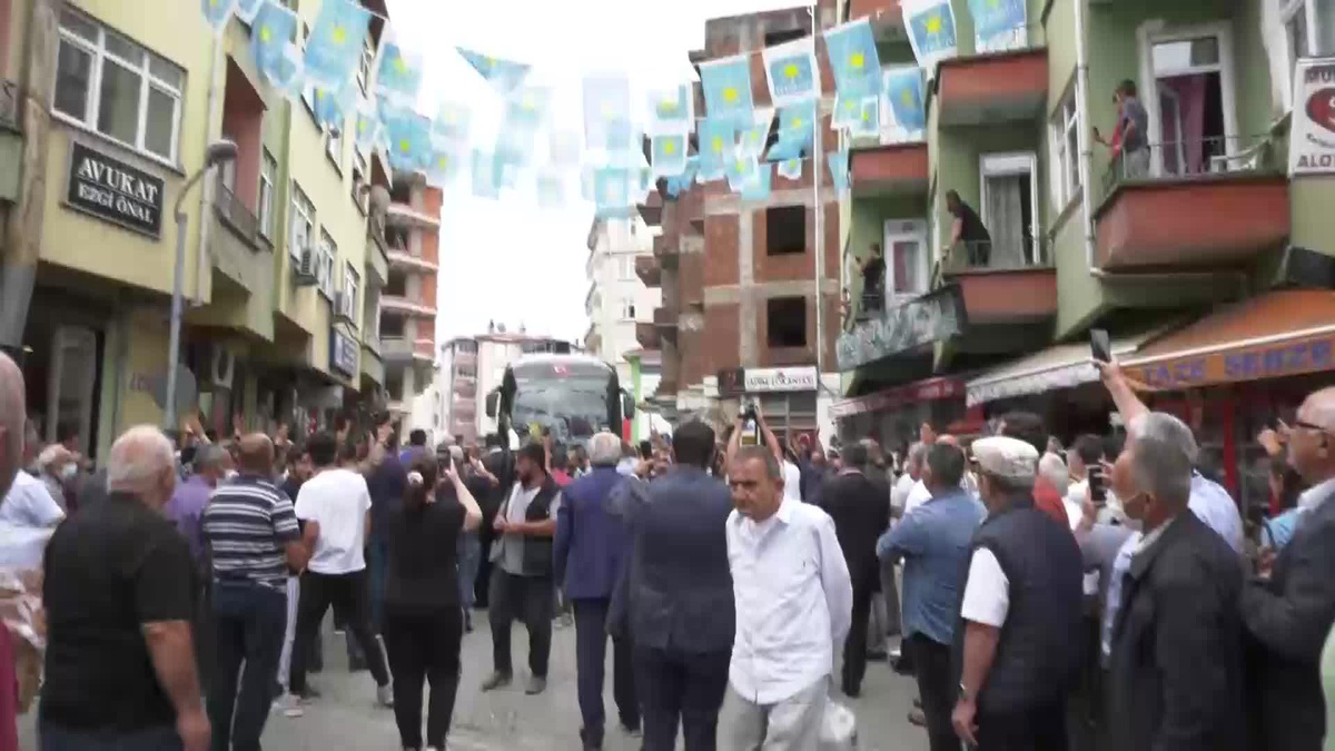 Akşener\'in Giresun\'da Dinlediği Esnaf: "Bu Ülkenin İç Barışını Sağlayın Gerisi Düzelecektir Zaten, Buna İnanıyoruz"