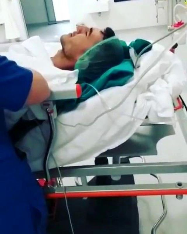 Ameliyattan çıkan genç, narkozun etkisiyle ezan okudu Ameliyattan çıkan genç, narkozun etkisiyle ezan okudu
