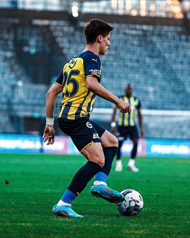 Arda Güler oyuna girdi taraftar ayağa kalktı! Genç oyuncunun çektiği şuttan sonra yaşanan ilginç anlar Arda Güler oyuna girdi taraftar ayağa kalktı! Genç oyuncunun çektiği şuttan sonra yaşanan ilginç anlar
