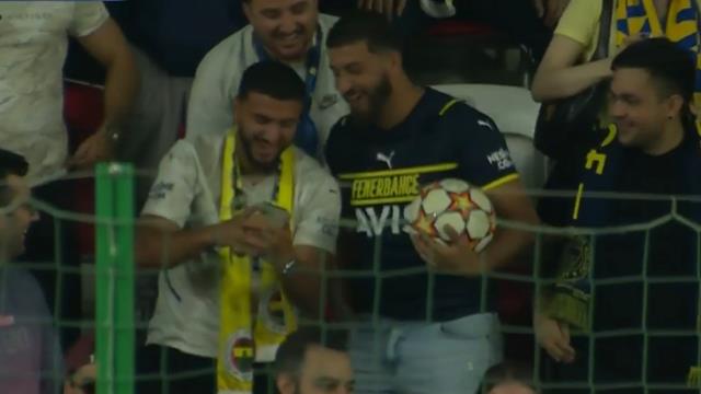 Arda Güler oyuna girdi taraftar ayağa kalktı! Genç oyuncunun çektiği şuttan sonra yaşanan ilginç anlar Arda Güler oyuna girdi taraftar ayağa kalktı! Genç oyuncunun çektiği şuttan sonra yaşanan ilginç anlar