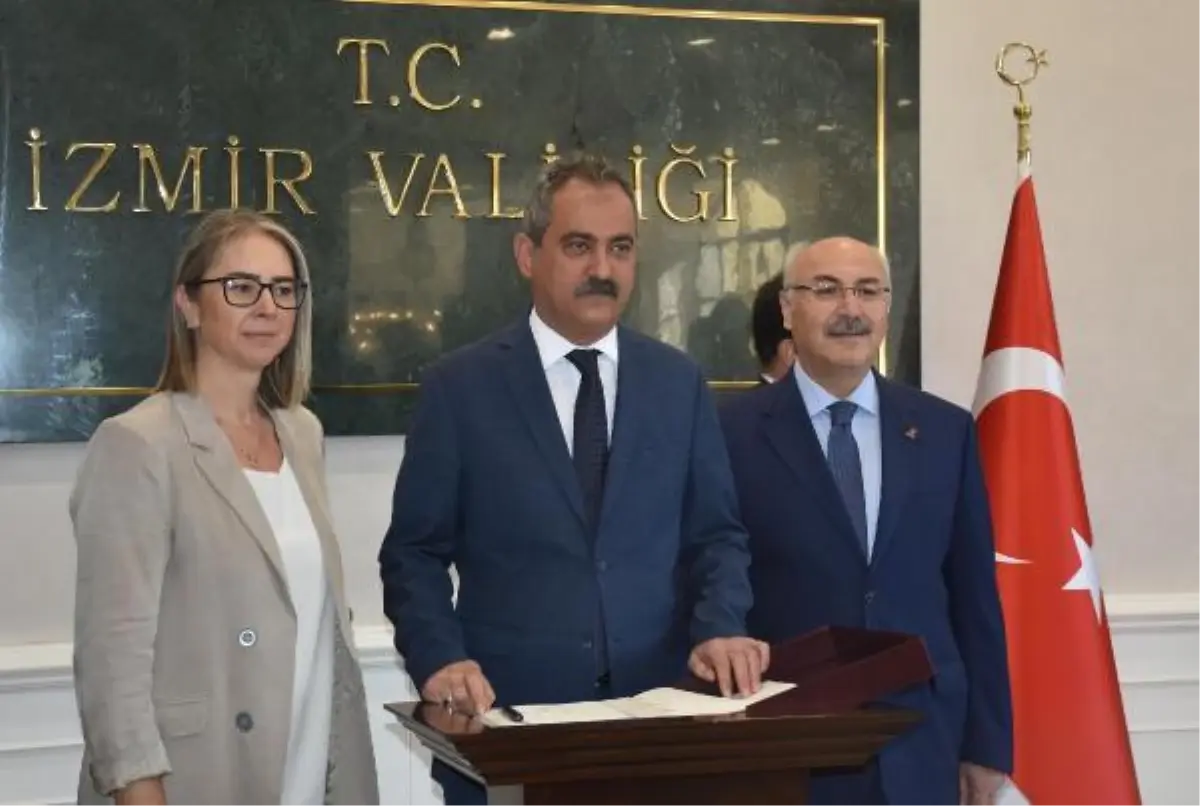 Bakan Özer: 'Öğretmenlerin mesleki gelişimiyle ilgili bütçeyi 292 milyon liraya çıkardık'