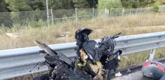 Beykoz'da emniyet şeridindeki minibüse çarpan motosiklet patladı: 1 yaralı