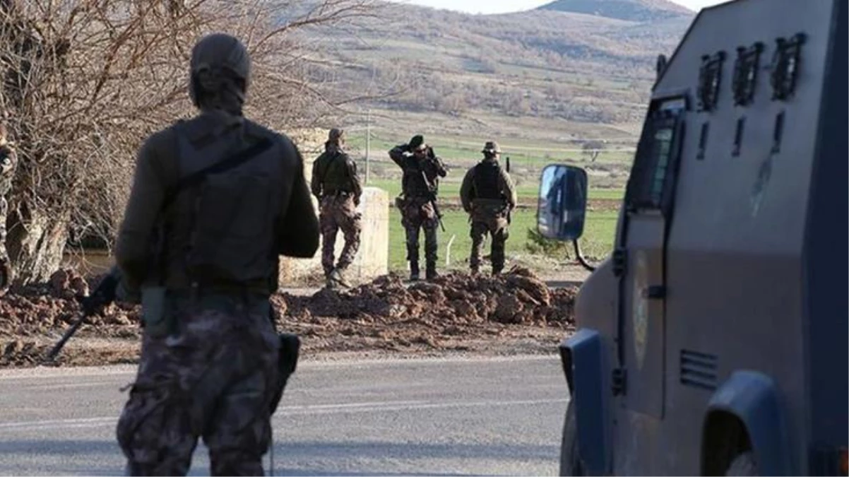 Bitlis\'te PKK\'ye ait sığınakların imha edilmesi için 3 köyde 2 gün boyunca sokağa çıkma yasağı ilan edildi