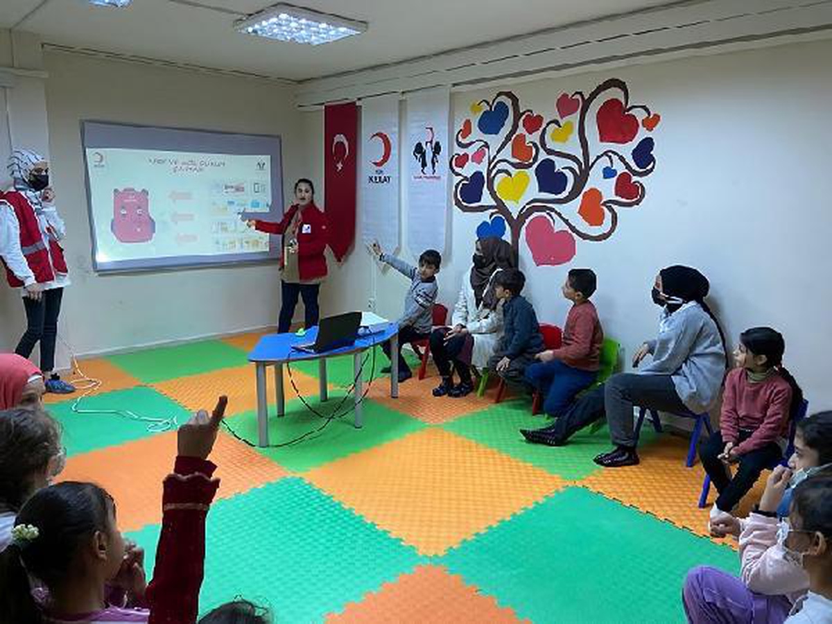 Türk Kızılay, çocuklara "afetlere hazırlık eğitimleri" veriyor