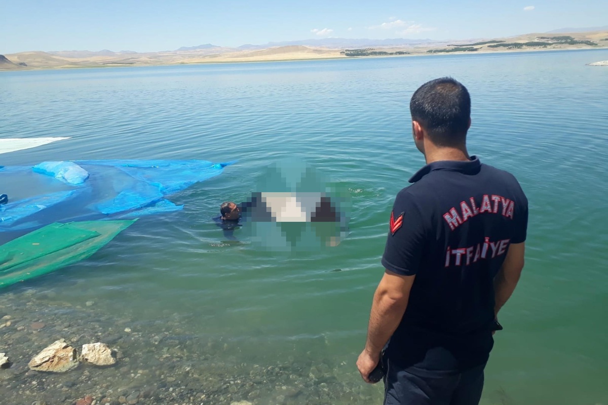 Elazığ\'da serinlemek için baraj gölüne giren 2 arkadaş boğuldu