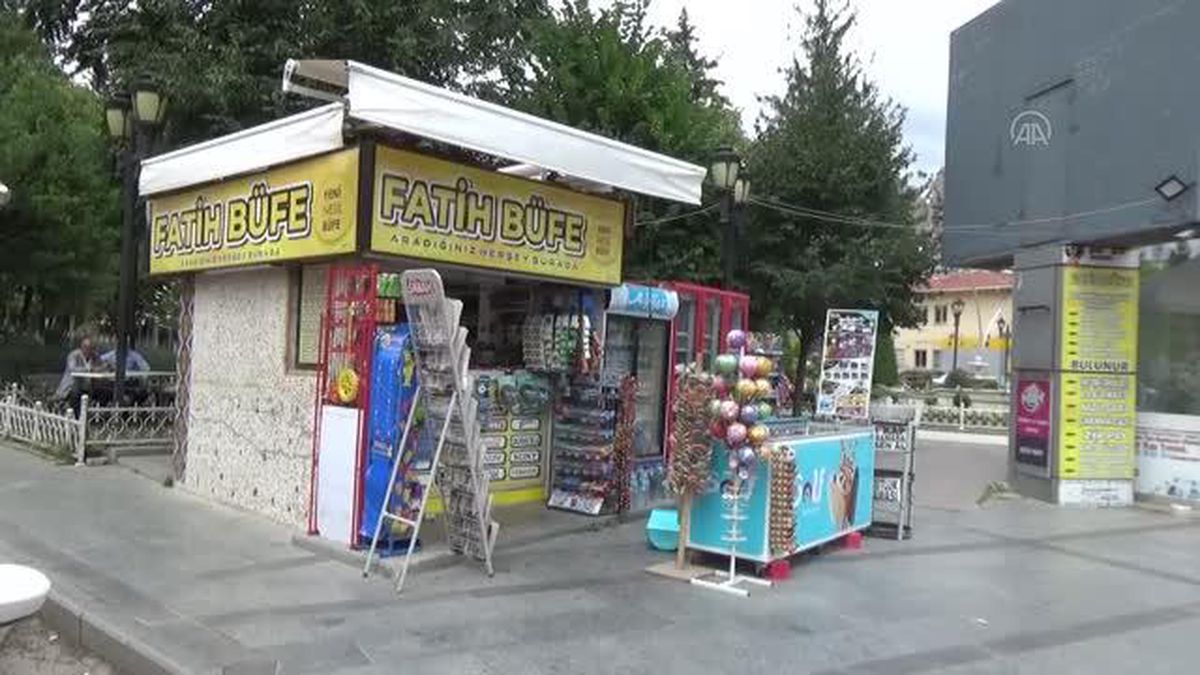 Esnafın cips seven karga mesaisi