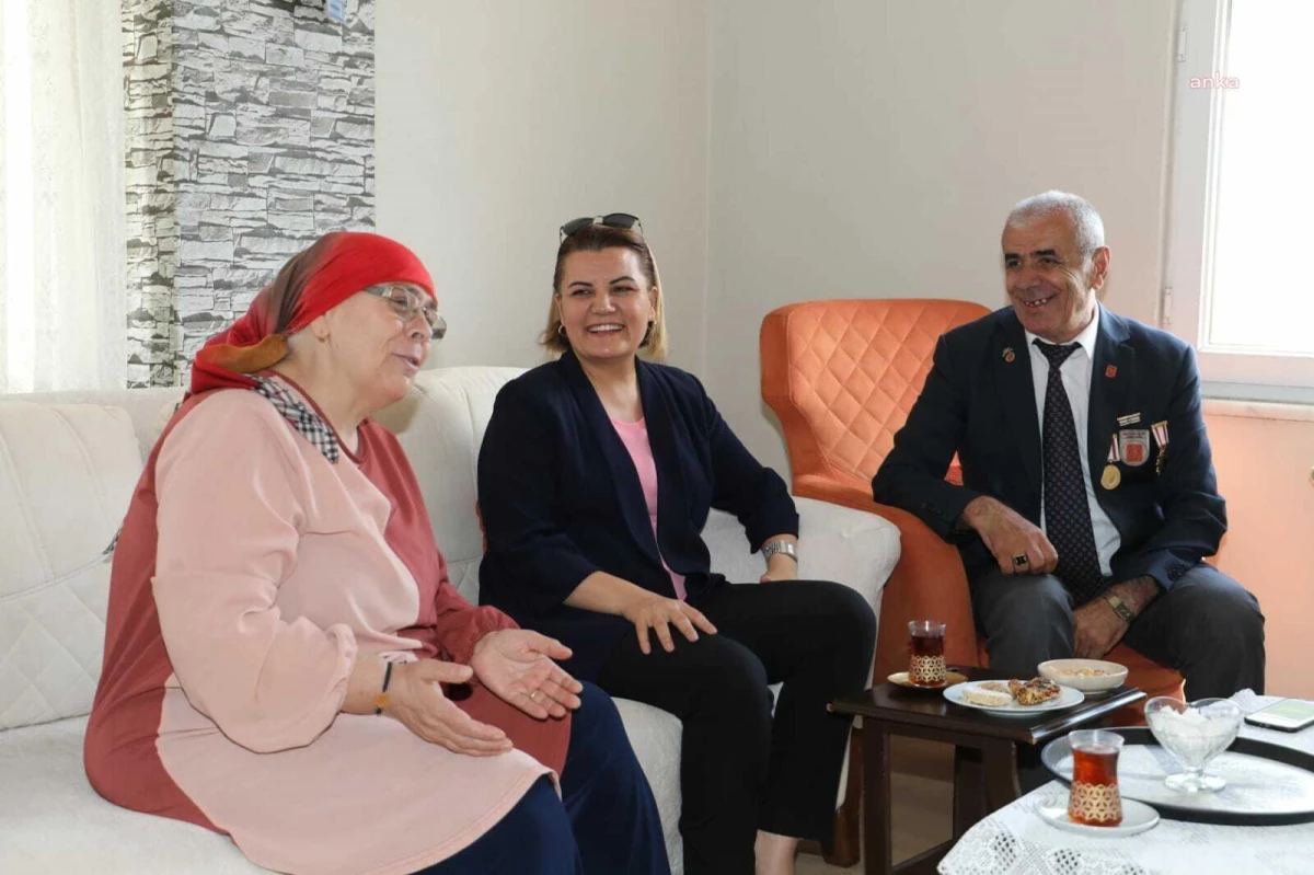 Fatma Kaplan Hürriyet, Kıbrıs Barış Harekatı\'nın Yıl Dönümü Dolayısıyla Kıbrıs Gazisi Metin\'i Ziyaret Etti
