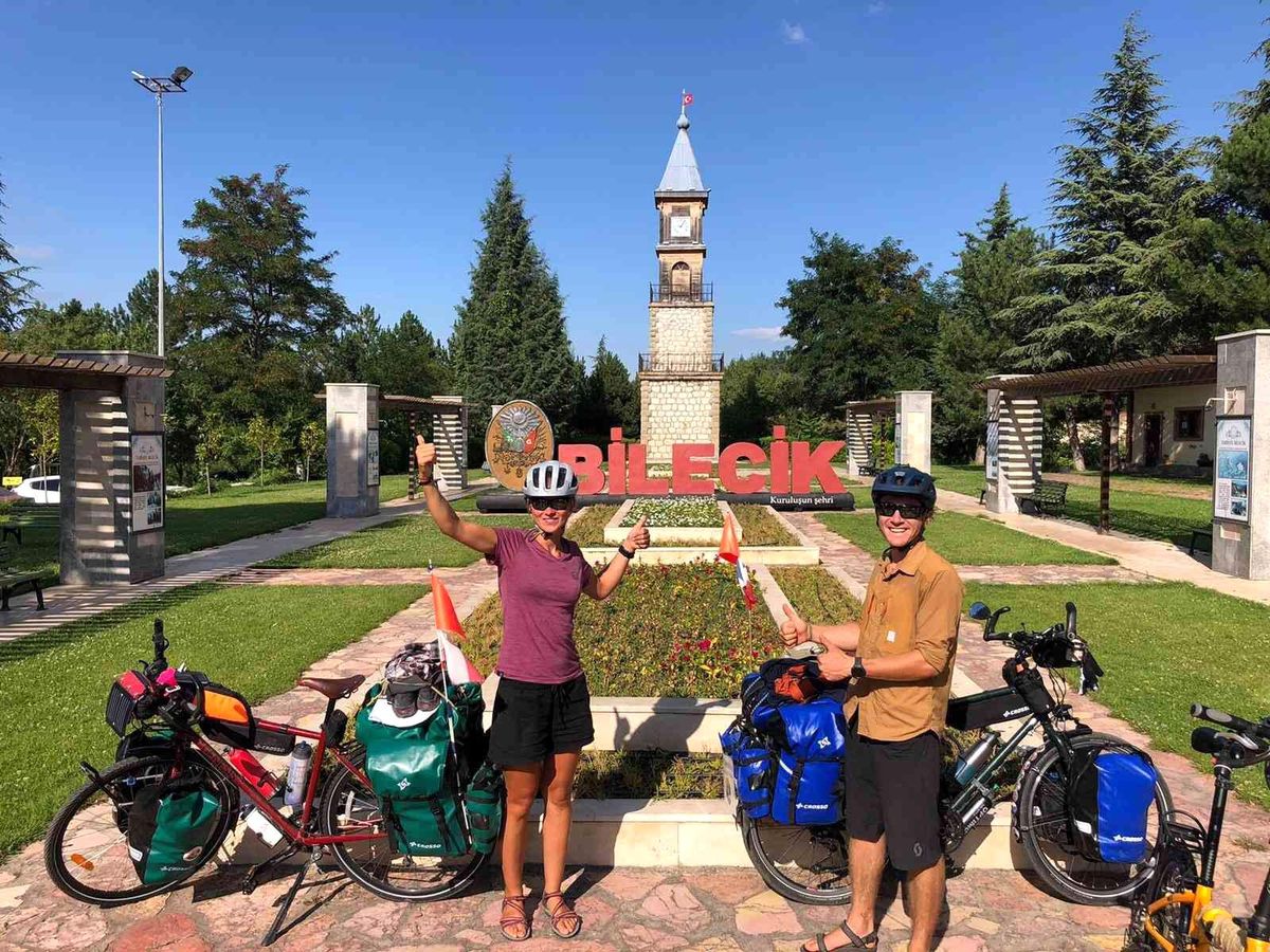Fransa ve Polonya\'dan bisikletleriyle yola çıkan turistler Bilecik\'e vardı