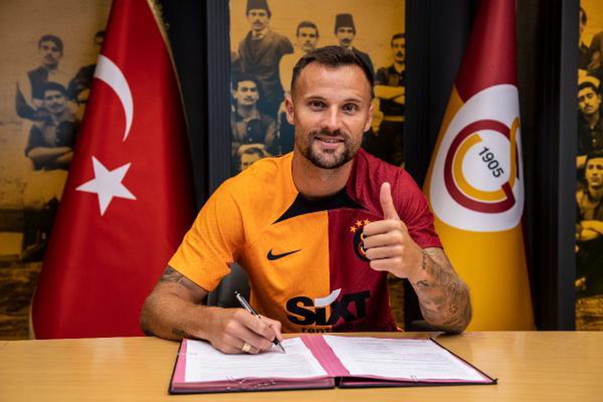Galatasaray, kadrosuna kattığı Haris Seferovic'in sözleşme detaylarını açıkladı Açıklaması