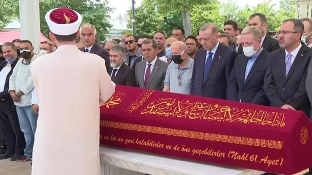 Göksel Gümüşdağ'ın acı günü! Futbol camiasının akın ettiği törende Ali Koç ve Mesut Özil karşılaştı