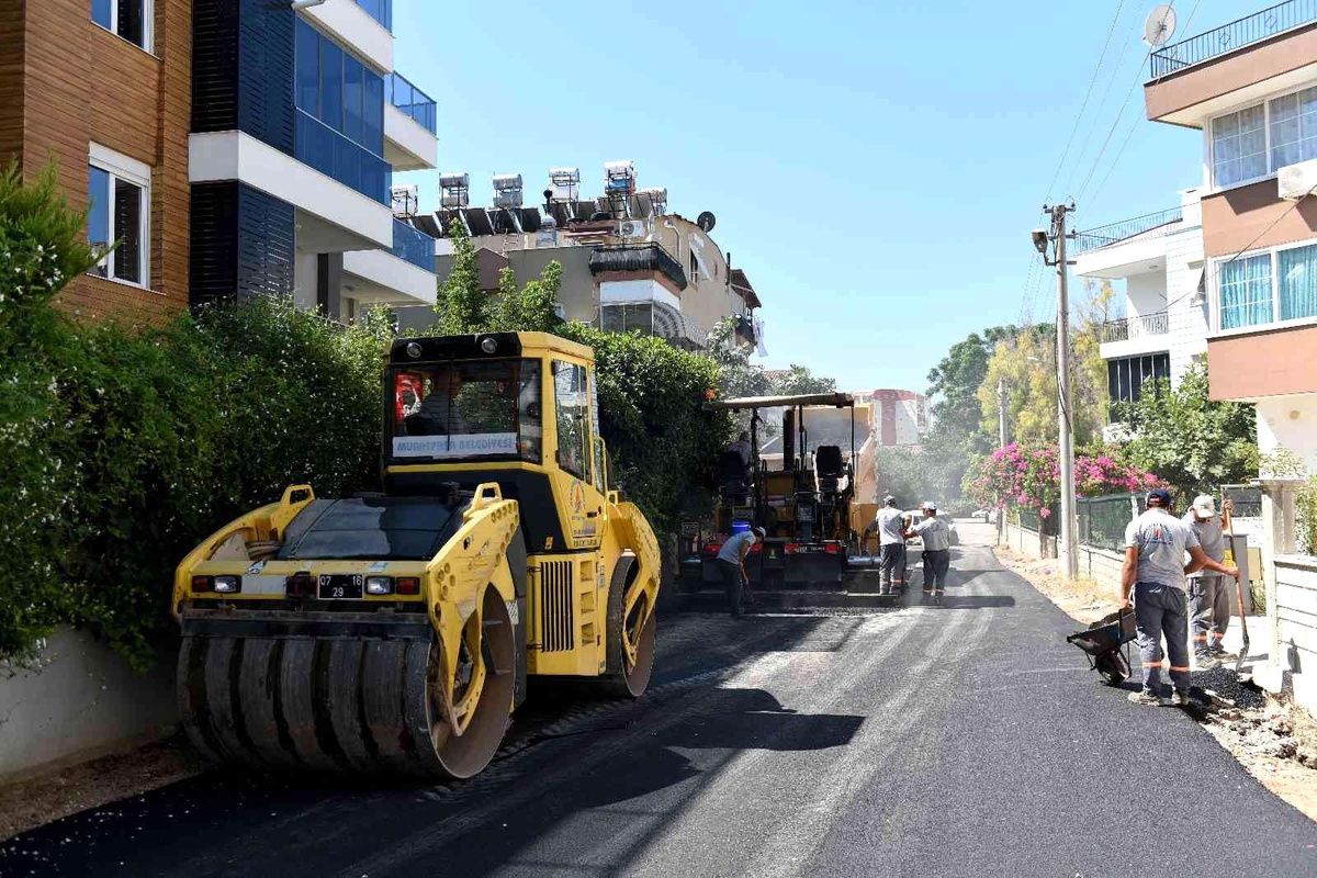 Güzeloba\'da cadde ve sokaklar yenileniyor
