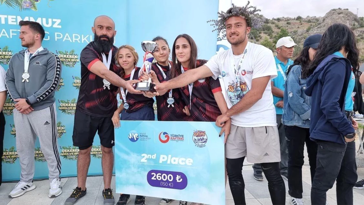 Hakkarili sporcular uluslararası rafting yarışlarında 20 madalya aldı